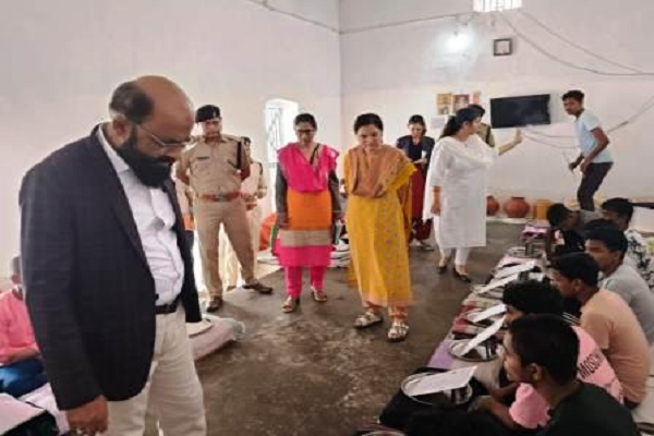 प्रधान जिला व सत्र न्यायाधीश, कलेक्टर एवं एसपी ने किया जिला जेल का निरीक्षण