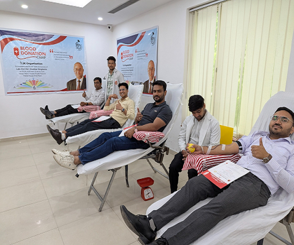 जेके ऑर्गेनाइजेशन ने रक्तदान शिविर आयोजित किए