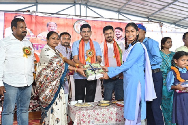 शिक्षा विकास का आधार, जीवन में लक्ष्य प्राप्त करने के लिए मेहनत जरूरी है : टंक राम वर्मा