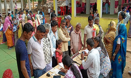 कुम्हारी क्लस्टर में जनजातीय समुदाय के लोगों को आधार, राशन, पेंशन सहित कई सेवाएं मिली