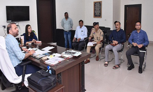 कलेक्टर ने नक्सल पुनर्वास नीति के संबंध में ली बैठक