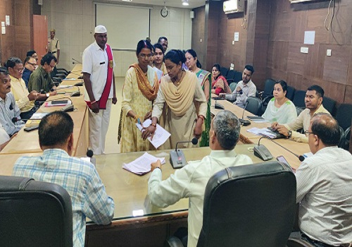 कलेक्टर ने सुनी जनदर्शन में लोगों की समस्याएं