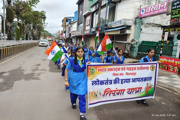  तिरंगा यात्रा के माध्यम से लोकतंत्र की चेतना का संचार