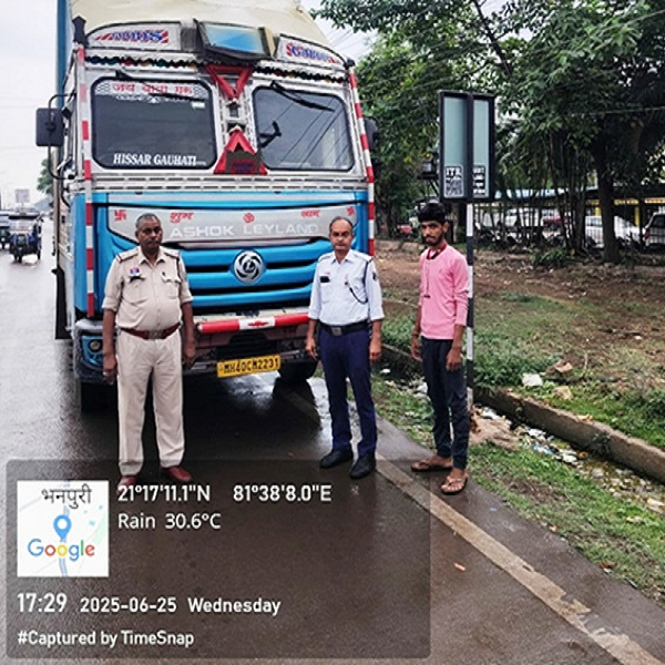 रिंग रोड पर नो पार्किंग में खड़े 40 ट्रकों का कटा चालान