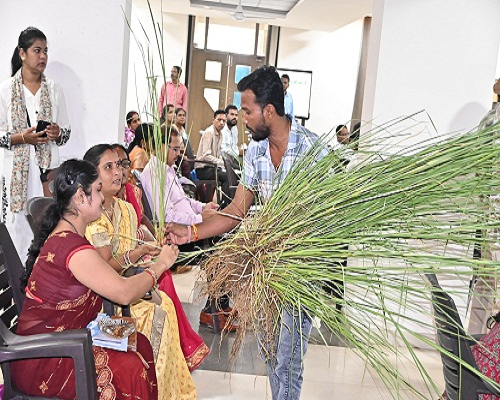 एक एकड़, एक साल, एक लाख : जिले में औषधीय पौधों की खेती की प्रक्रिया शुरू