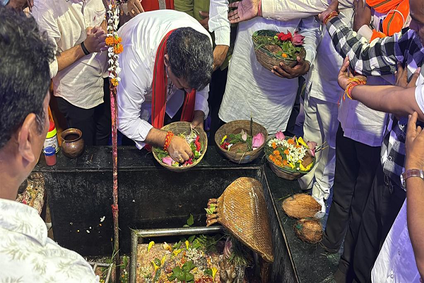 डिप्टी सीएम शर्मा ने पंचमुखी बूढ़ा महादेव मंदिर में किया जलाभिषेक