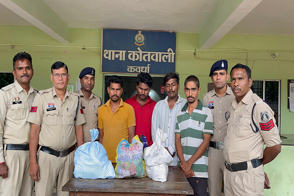 कबीरधाम पुलिस की बड़ी कार्रवाई तीन अलग-अलग मामलों में 3 आरोपी गिरफ्तार, 14.390 बल्क लीटर अवैध शराब और बुलेट मोटरसायकल जब्त