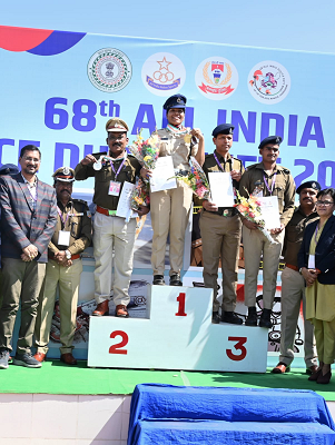  जिला बालोद में कार्यरत स.उ.नि. श्री धरम भुआर्य को पुलिस महानिदेशक महोदय द्वारा केश रिवॉर्ड से किया गया सम्मानित।