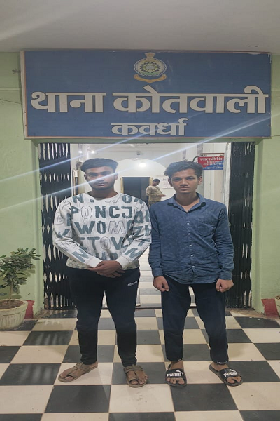  कबीरधाम पुलिस की सख्त कार्यवाही &ndash; सोशल मीडिया पर वायरल वीडियो के आरोपियों को रंगेहाथ पकड़ा, अवैध शराब सहित वाहन और नगदी जब्त