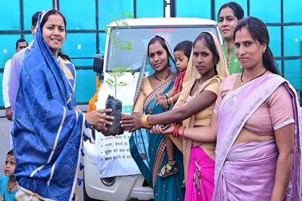 मंत्री राजवाड़े ने किया &lsquo;मोर गोठ ल सुनगा, हर घर मुनगा' अभियान का शुभारंभ