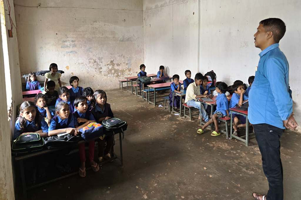 शिक्षक विहीन सपनादर प्राथमिक शाला को मिले शिक्षक