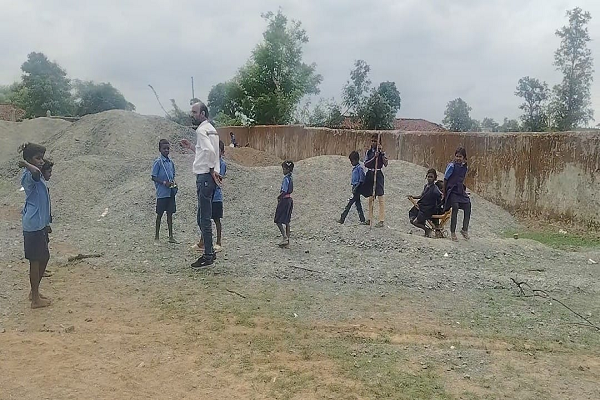 अकारण ही बैगा ग्राम  कमराखोल का स्कूल मंगलवार बंद
