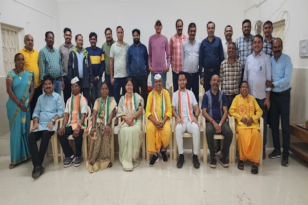  मेटल माइंस इंटक यूनियन के द्वारा राष्ट्रीय चिकित्सा दिवस के अवसर पर नगर के सभी चिकित्सकों एवं रिटायरमेंट कर्मचारियों को सम्मानित किया गया ।