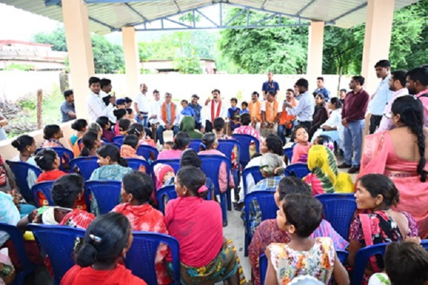 उप मुख्यमंत्री एवं वनमंत्री ने ईरकभट्टी के जन चौपाल में हुए शामिल