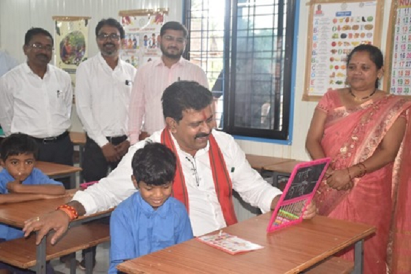 उप मुख्यमंत्री ने किया ईरकभट्टी प्राथमिक शाला का निरीक्षण