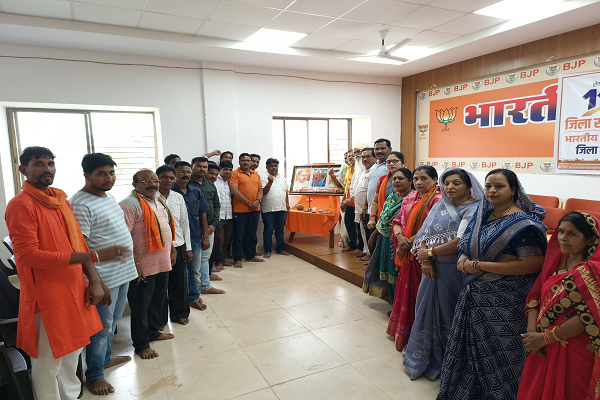  डॉ. श्यामा प्रसाद मुखर्जी की जयंती पर कार्यकर्ताओं ने लिया सेवा का संकल्प