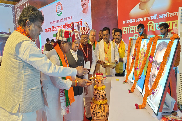  भाजपा  3 दिवसीय सांसद- विधायक प्रशिक्षण वर्ग कार्यशाला कमलेश्वर पुरम मैनपाट में प्रारंभ