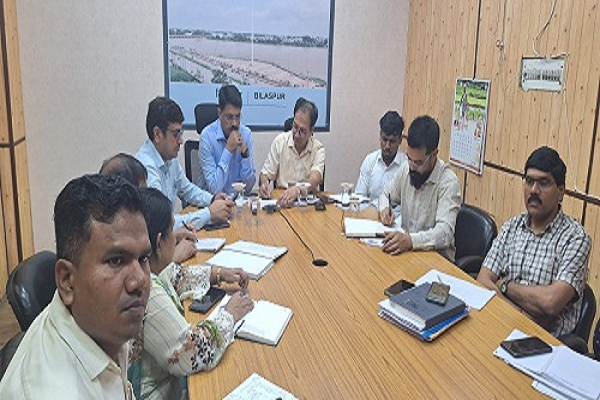 कलेक्टर-एसपी ने बाढ़ के हालात से लोगों को राहत दिलाने अधिकारियों की ली आपात बैठक