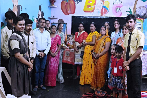 गुरु पूर्णिमा पर जवाहर नगर मंडल ने किया गुरुओं का सम्मान, मंदिर-स्कूलों में कार्यक्रम