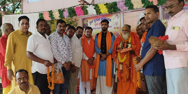 भाजपा जिलाध्यक्ष ने गौरकापा धाम में गुरुपूजन किया