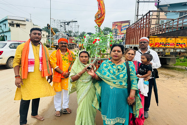  भक्ति, श्रद्धा और साईं नाम से गूंजा गरियाबंद,श्री साईं जन्मोत्सव पर निकली भव्य पालकी यात्रा,जहाँ-जहाँ गुजरी पालकी, श्रद्धालुओं ने उतारी आरती