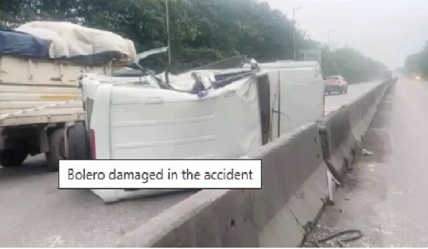 बोलेरो डिवाइडर से टकराई, एक की मौत, दो घायल