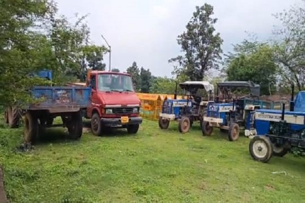 अवैध रेत परिवहन में लिप्त 6 वाहन जब्त, 50 हजार का जुर्माना