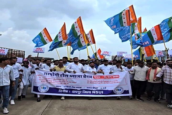 चार सूत्रीय मांगों को लेकर NSUI का घेरा तरपोंगी टोल प्लाजा घेराव