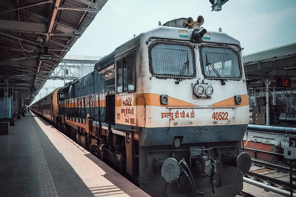  छत्तीसगढ़ वालों के लिए खुशखबरी... चार साल बाद पटरी पर लौटेंगी 13 लोकल ट्रेनें, इस तारीख से शुरू होगा संचालन