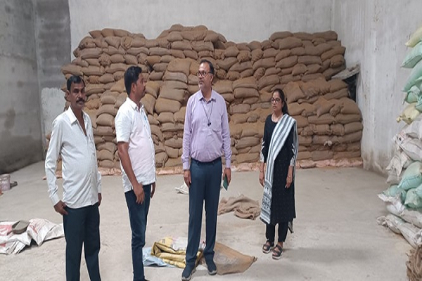 संयुक्त टीम ने छिंद, सरिया और बेलटिकरी के राइस मिल से धान चावल किया जप्त