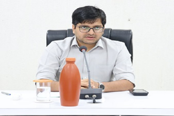 मुख्यमंत्री जनदर्शन में प्राप्त आवेदनों का त्वरित निराकरण करें: कलेक्टर
