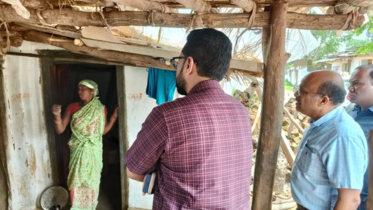 कलेक्टर ने पिथौरा के गांवों का दौरा कर विकास कार्यों की समीक्षा की