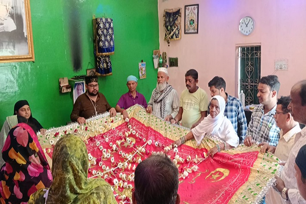 भिलाई से अकीदतमंदों ने ताजबाग भेजी उर्स पाक की चादर