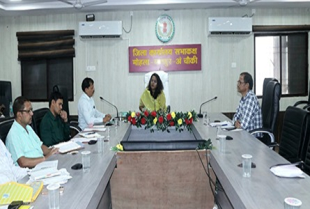 स्कूली बच्चों के जाति, निवास, आय प्रमाण पत्र बनाने बनाए कैलेंडर: कलेक्टर