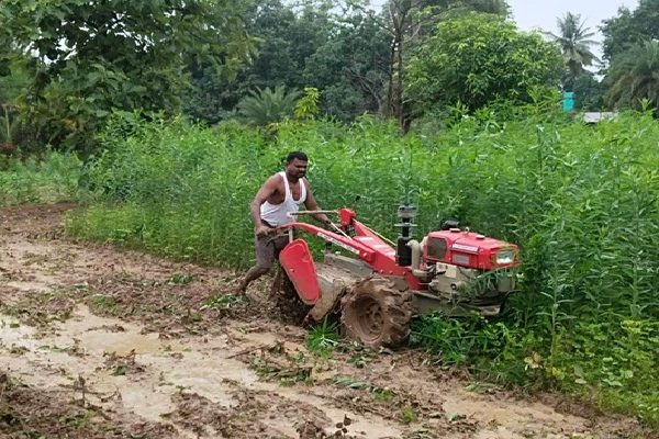 पावर टिलर बन रहा है बदलाव का आधार