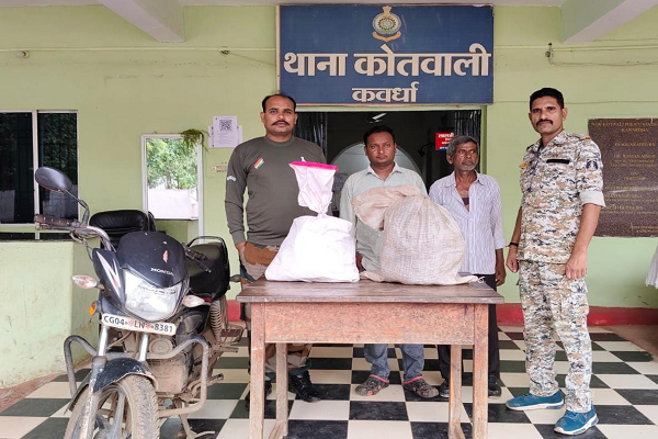  अवैध रूप से बेचने के लिए जमा शराब की बड़ी खेप जब्त, दो आरोपी गिरफ्तार