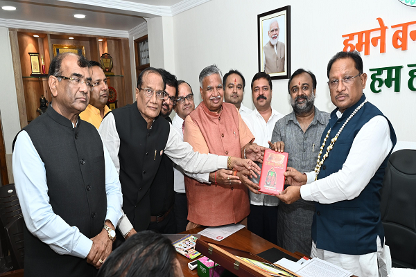 अग्रवाल समाज के प्रतिनिधिमंडल ने सीएम साय से मुलाकात कर अग्रकुल प्रवर्तक