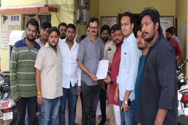 अमलीडीह एक्सप्रेस वे जॉइंट रोड निर्माण जल्द शुरू करने NSUI ने सौंपा ज्ञापन