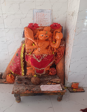 नगर के अति प्राचीन जोरा मंदिर का नगर वाशियो ने मिलकर किया गया कायाकल्प