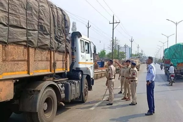 टाटीबंध ट्रैफिक थाना का जागरूकता अभियान