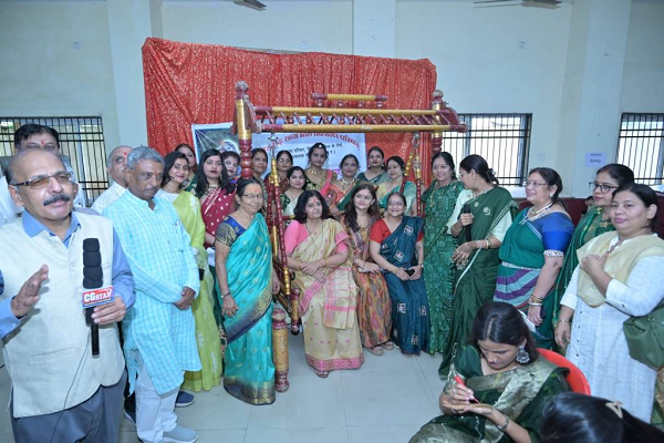 महिलाओं ने मनाया सावन उत्सव, गीत-संगीत और प्रतियोगिताओं से गूंजा माहौल