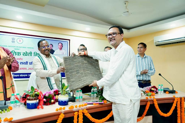 डॉ. अखिल जैन ने किसानों को बताया प्राकृतिक खेती का महत्व