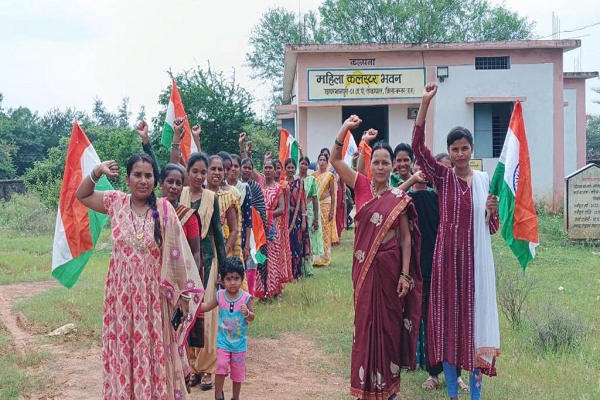 बस्तर में हर घर तिरंगा अभियान: बिहान समूह की दीदियों ने संभाली कमान