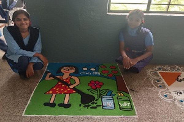 स्कूली बच्चों ने रंगोली और पेंटिंग के माध्यम से दिया देशभक्ति और स्वच्छता का संदेश