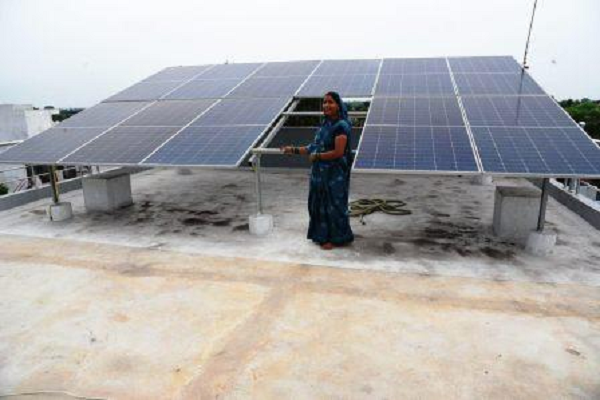 पीएम सूर्य घर मुफ्त बिजली योजना से बिजली बिल हुआ जीरो, चेहरे पर आई राहत की मुस्कान