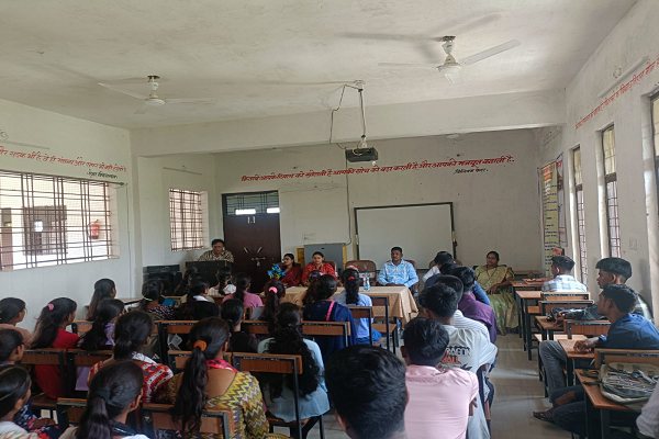  फास्टरपुर महाविद्यालय सेतगंगा में आयोजित हुआ दीक्षारंभ कार्यक्रम