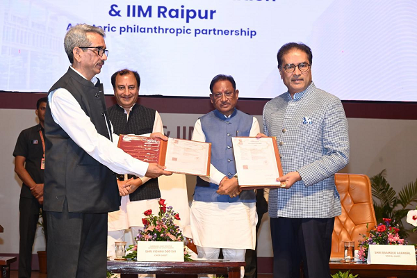 हस्ताक्षर के साक्षी बने मुख्यमंत्री श्री विष्णु देव साय