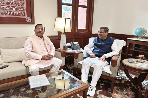  मंत्री श्री रामविचार नेताम ने दिल्ली में केंद्रीय शिक्षा मंत्री श्री धमेंद्र प्रधान से की सौजन्य मुलाकात