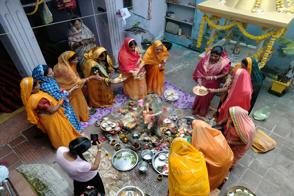 मॉ ने बच्चों के लिए किये पूजा अर्चना कर मनाया हलषष्ठी व्रत