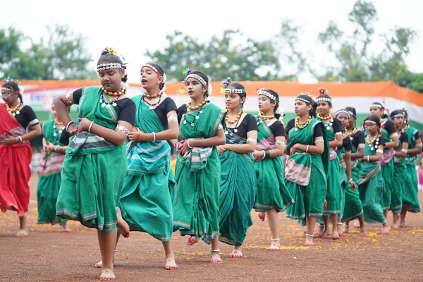 स्वतंत्रता दिवस समारोह: शालेय विद्यार्थियों की सांस्कृतिक प्रस्तुतियों ने बांधा समां&rdquo; सांस्कृतिक प्रतिस्पर्धा में मदर्स प्राईड स्कूल प्रथम और लक्ष्मीनारायण कन्या विद्यालय द्वितीय स्थान पर रहे
